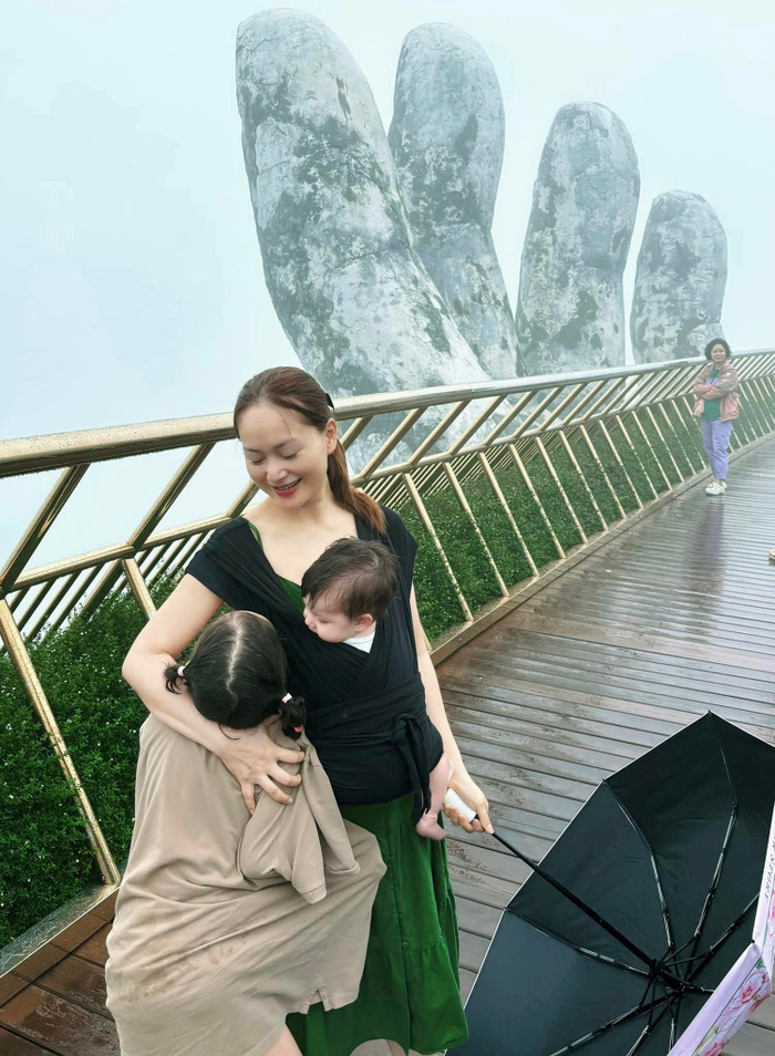 Khán giả thắc mắc: 'Chồng cao to mà không địu con', Lan Phương giải thích thế nào? Ảnh 1