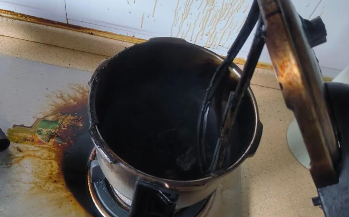 Để quên nồi áp suất trên bếp, người phụ nữ chứng kiến cảnh tượng kinh hoàng khi trở về nhà Ảnh 2