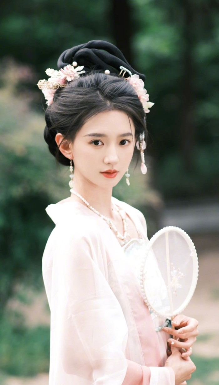 Thần thái của Trương Thạch Đầu được nhận xét vô cùng phù hợp với trang phục cổ trang.