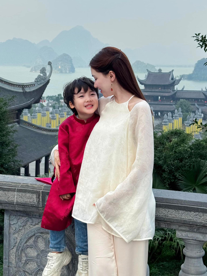 Hòa Minzy chúc mừng sinh nhật 5 tuổi của con trai.