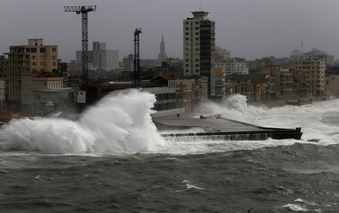 Cảnh báo sóng thần cao 4,5 mét do siêu bão Milton Ảnh 2