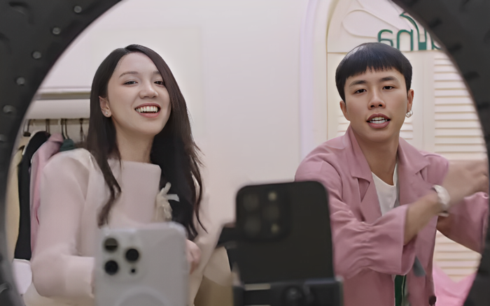 Chải - Ngọc Ngà nổ đơn ầm ầm khi cùng livestream bán hàng - Tập 51 phim Đi Giữa Trời Rực Rỡ.