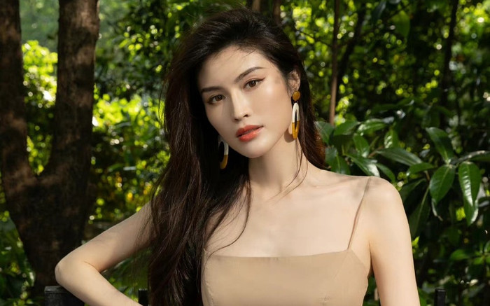 Nữ siêu mẫu nội y vừa bí mật đính hôn với sao nam có tài sản trăm tỷ Ảnh 2