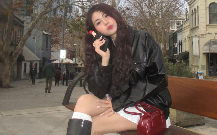 Con gái Quyền Linh nhập hội váy ngắn cũn cỡn, khoe 'cặp kiếm nhật' nuột nà Ảnh 2