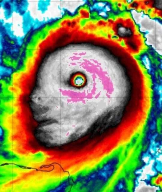 Đường phố Mỹ không một bóng người trước thời khắc siêu bão Milton mạnh nhất 100 năm đổ bộ Ảnh 3