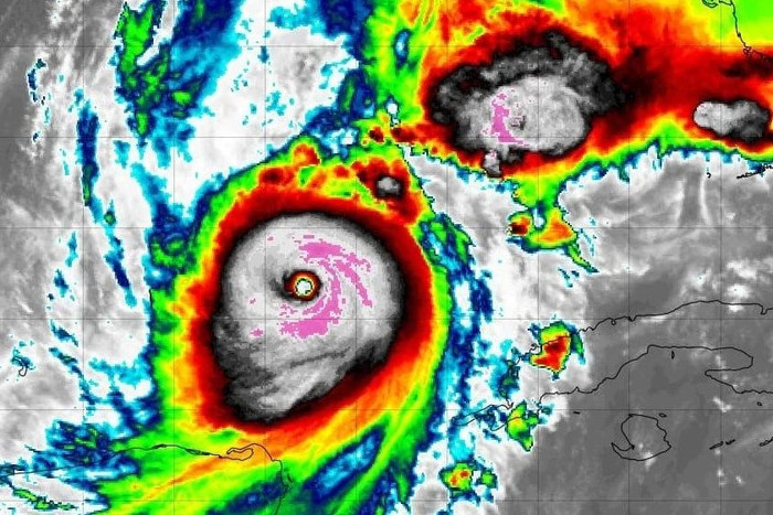 Hình ảnh mắt bão Milton đang đổ bộ vào bang Florida (Mỹ).