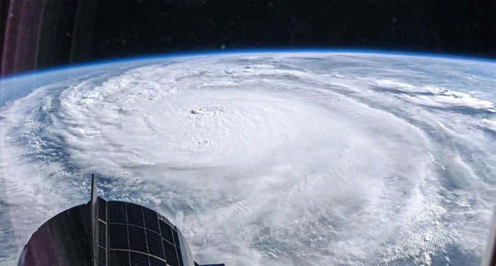 Siêu bão Milton nhìn từ vũ trụ.