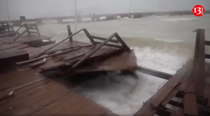 Hãi hùng cảnh siêu bão Milton càn quét qua một quốc gia trước khi đổ bộ Mỹ Ảnh 1