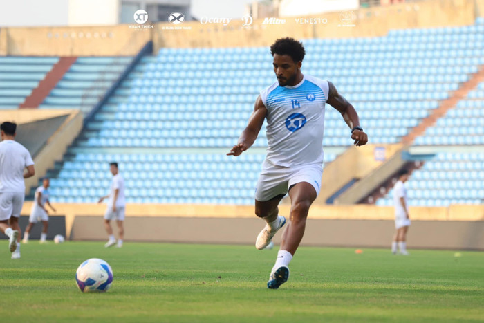 Theo thông tin của Saostar, tuyển Việt Nam thắng Nam Định FC 3-2 ở trận đấu kín diễn ra vào chiều nay. Tiền đạo Nguyễn Xuân Son không ghi bàn. Ảnh: CLB Nam Định