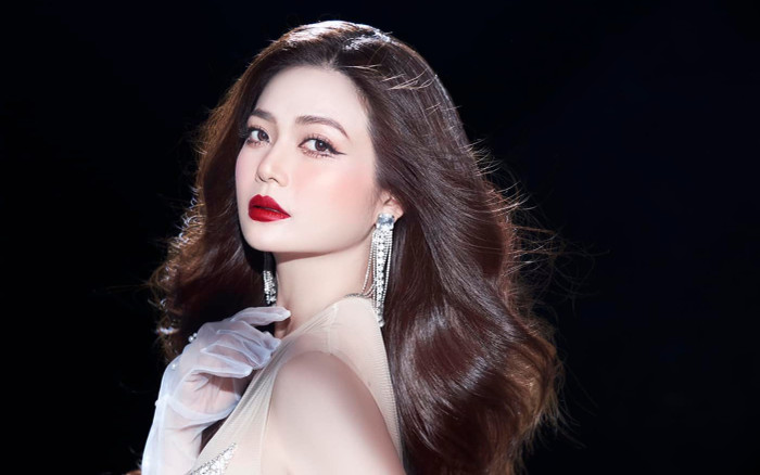 Kiều Anh khoe cơ ngơi nguy nga như lâu đài ở tuổi 43 Ảnh 2