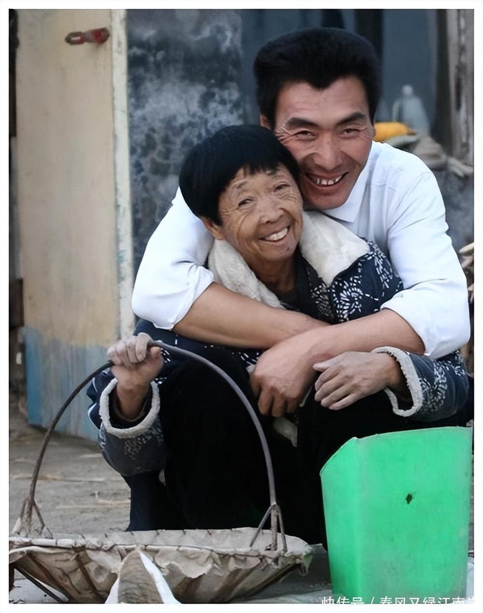 Cặp đôi không được gia đình hai bên chúc phúc.