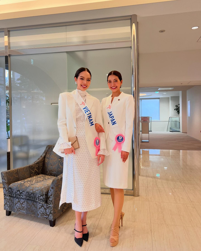 Miss International (Hoa hậu Quốc tế) có phần kém nổi bật về mặt truyền thông hơn hơn so với Miss Universe vì quy mô tổ chức không quá hoành tráng. Tuy nhiên, sân chơi sắc đẹp này vẫn được liệt kê vào 'Tứ đại hoa hậu' (1 trong 4 trong những cuộc thi lớn nhất).&nbsp;