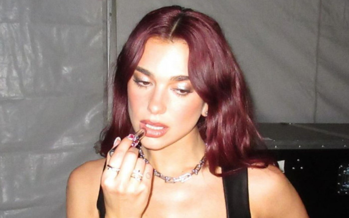 Dua Lipa chỉ ra những 'bí kíp vàng' nên và không nên khi làm đẹp Ảnh 2