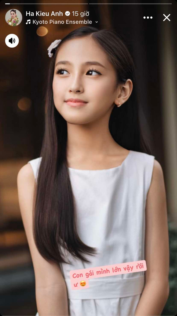 Hà Kiều Anh hạnh phúc vì có con gái út xinh đẹp, giỏi giang. Ảnh: FBNV