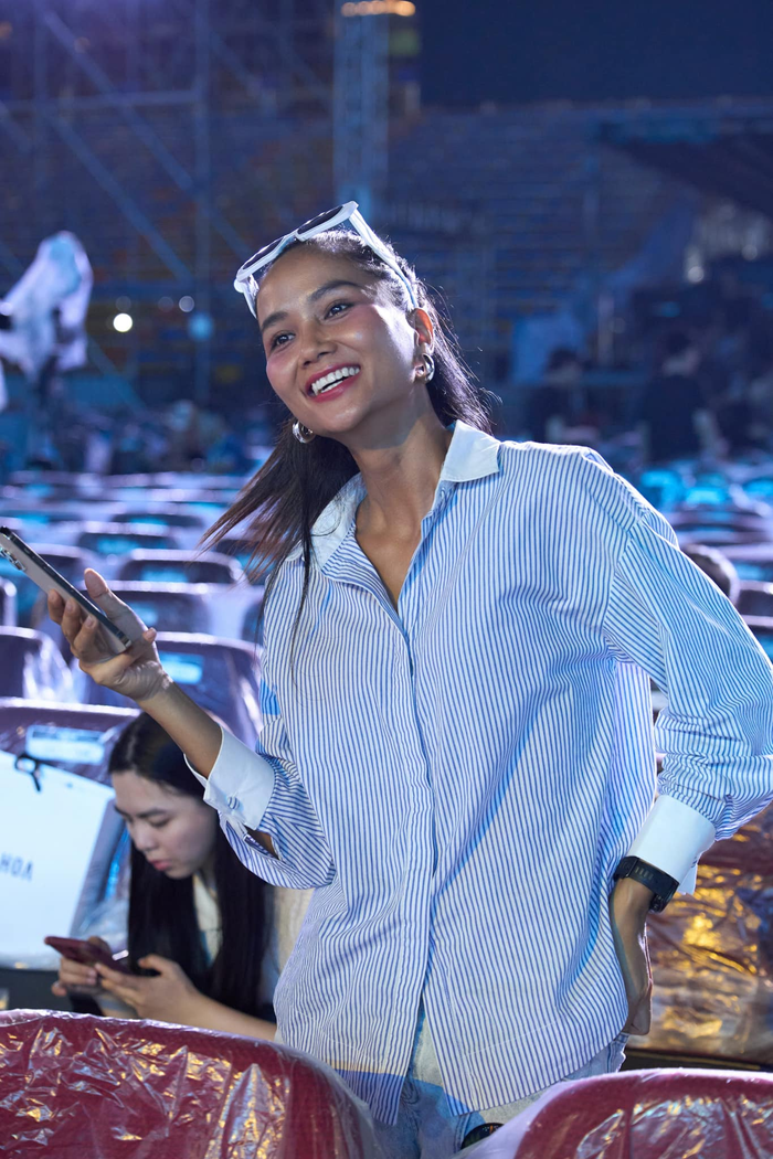 Hoa hậu H'Hen Niê được khán giả yêu thương bởi sự giản dị, gần gũi.