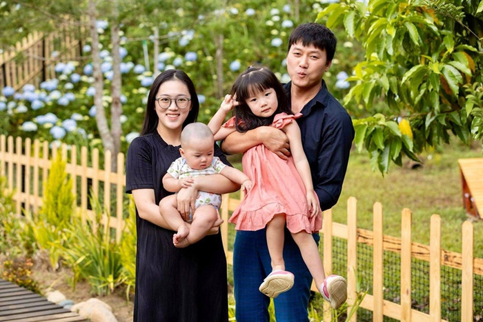 Gia đình hạnh phúc của nam diễn viên và bà xã kém 16 tuổi.