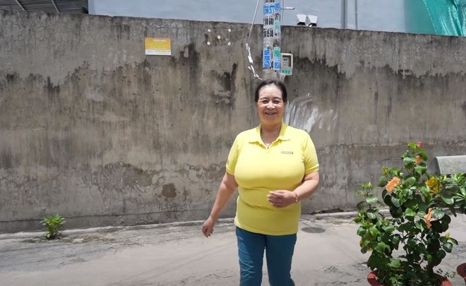 Người phụ nữ sở hữu vòng 1 khủng.