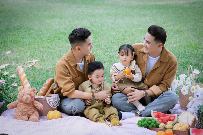 Tổ ấm hạnh phúc của Hà Trí Quang và Thanh Đoàn bên 2 cạnh 2 con.