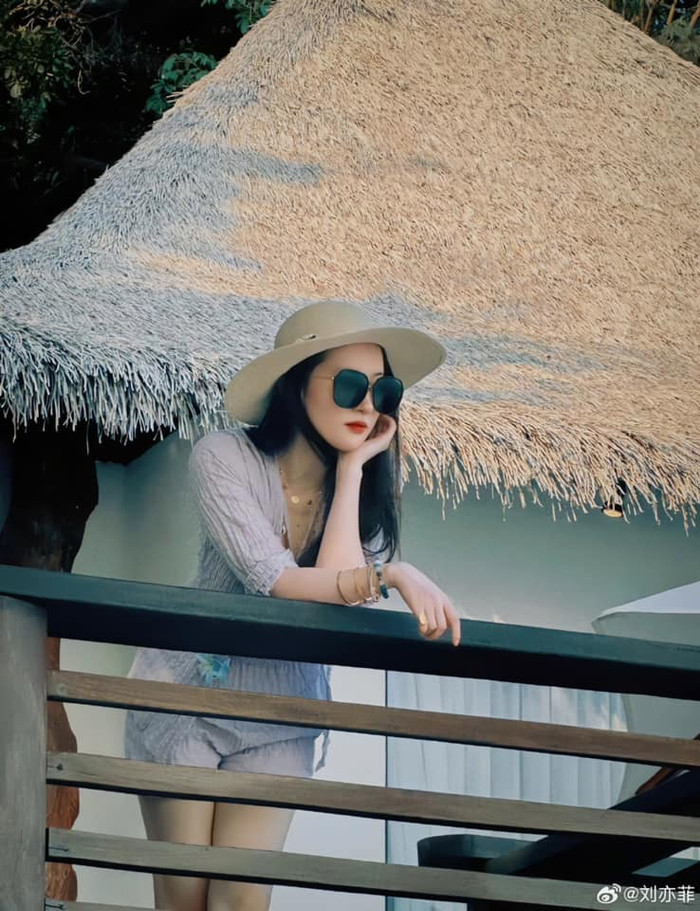 Nhan sắc quyến rũ, trẻ trung của Lưu Diệc Phi gây sốt