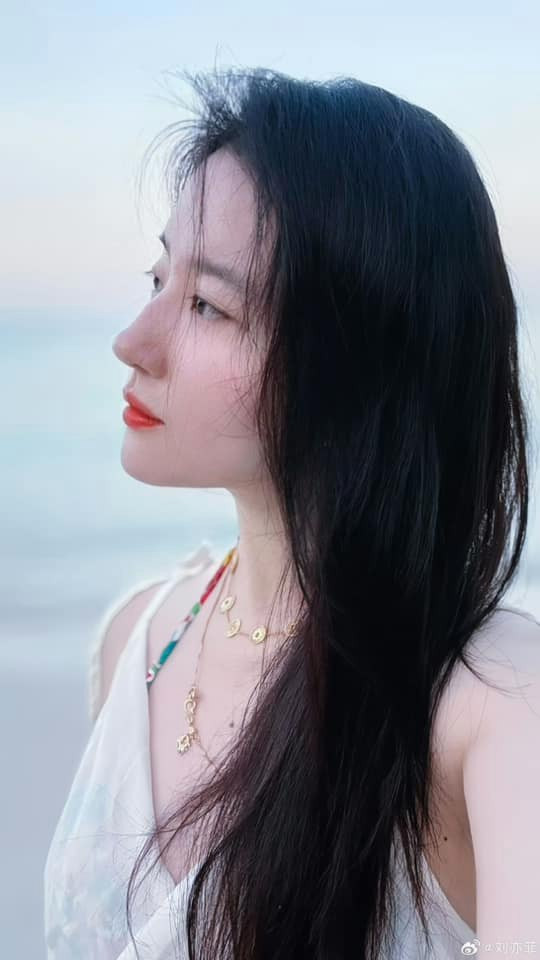 Hơn 35 triệu người xem clip khoe nhan sắc nóng bỏng của Lưu Diệc Phi Ảnh 2