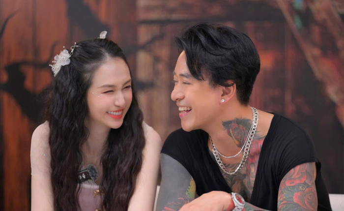 Tuấn Hưng bên bà xã xinh đẹp.