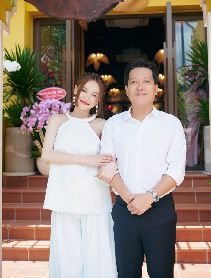 Trường Giang và Nhã Phương có cuộc sống hạnh phúc bên hai con sau 6 năm kết hôn.