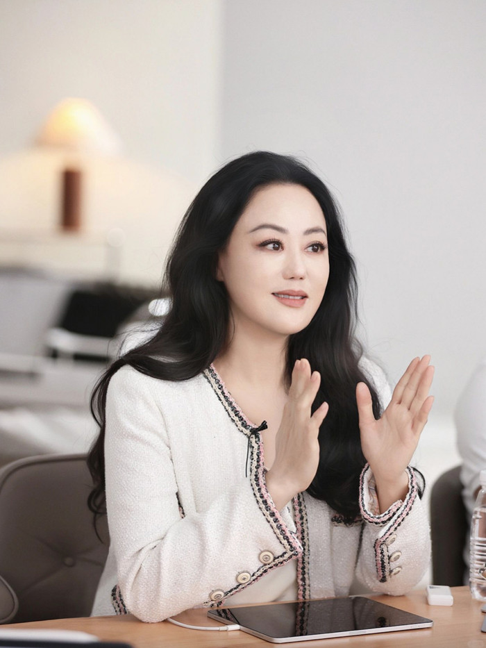 Chương Tiểu Huệ của hiện tại có 'hậu cung' với nhiều 'Hồng Hài Nhi'.