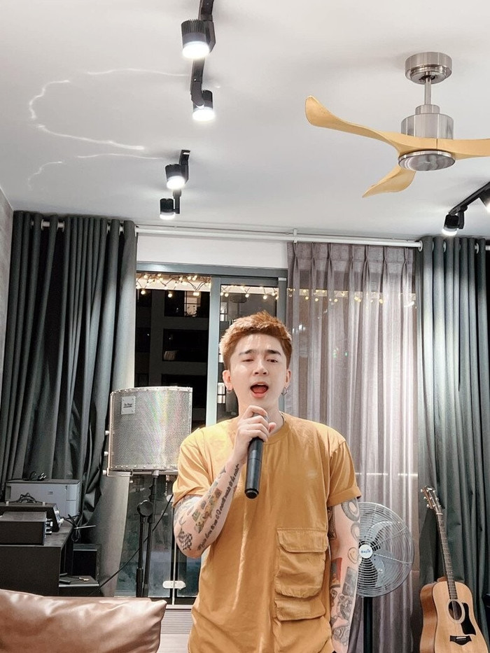 Nam ca sĩ từng xin lỗi khán giả, hứa sẽ nghiêm túc khi làm nghề. 