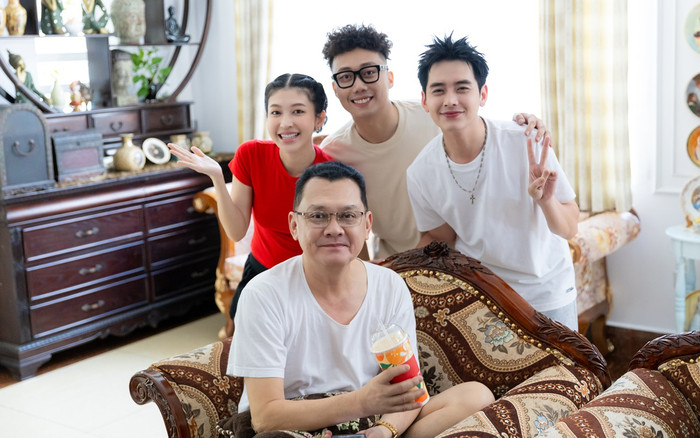 NSƯT Hữu Châu, Công Ninh được học trò tặng hoa tri ân nhân dịp đặc biệt Ảnh 2