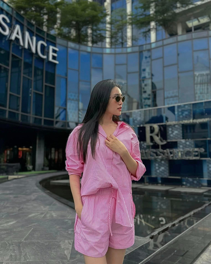 Lan Ngọc thường check in ở các địa điểm nước ngoài.