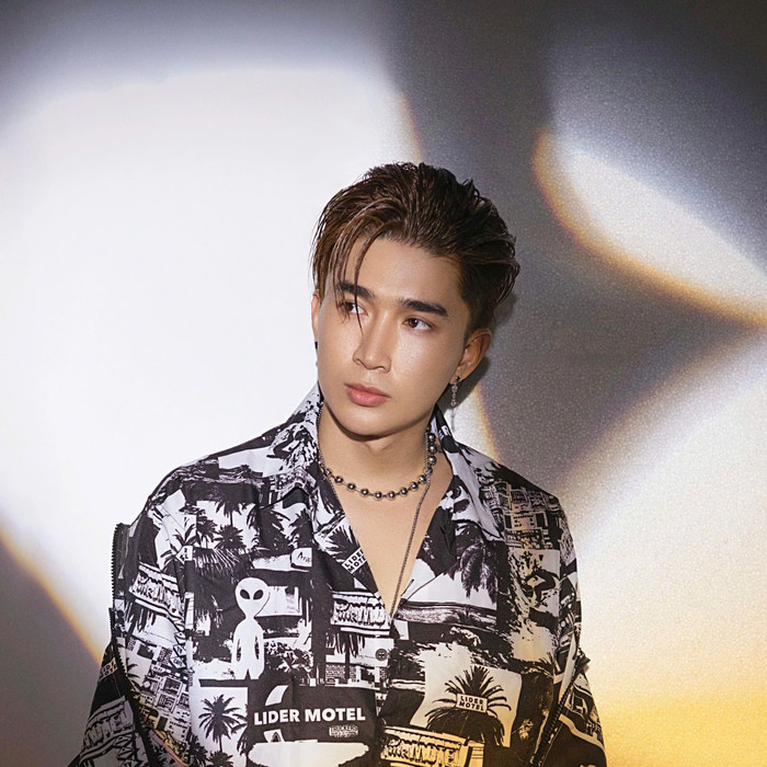 Nam ca sĩ vướng không ít ồn ào đời tư.