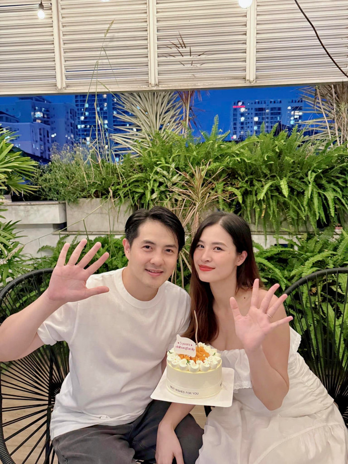 Đông Nhi - Ông Cao Thắng kỷ niệm 5 năm ngày cưới.