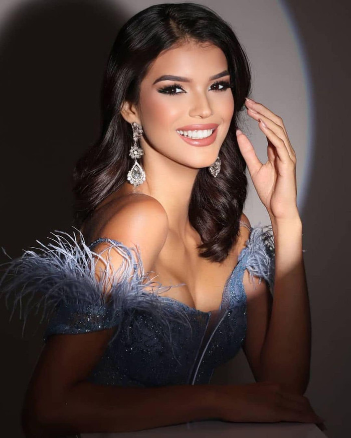 Ileana Márquez là một cô gái xinh đẹp tại Miss Universe 2024. Đại diện đến từ Venezuela năm nay 28 tuổi, con gái đầu lòng của cô 12 tuổi. Hiện tại, cô theo đuổi ngành giáo dục mầm mon. Đây là một chiến thần rất mạnh của khu vực Châu Mỹ.