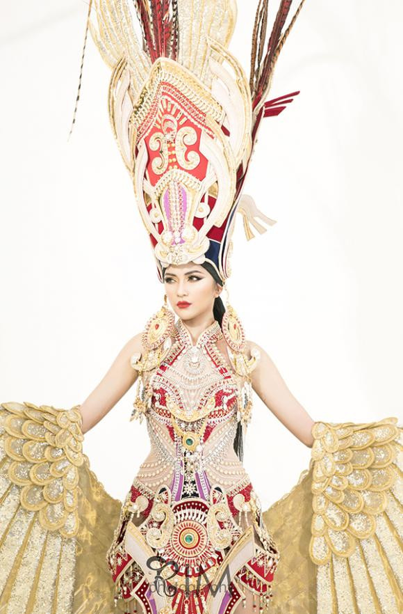 Tại cuộc thi Miss Supranationa 2019, trong kiện hàng Mạnh Khang - Mister Supranational 201 mang sang Ba Lan cho Ngọc Châu bị thất lạc chiếc mũ đội đầu. Tới ngày diễn National Costume, Ngọc Châu phải đầu trần trình diễn. Chính yếu tố này đã làm giảm đi sự uy quyền của thiết kế Lạc Vũ.