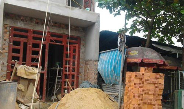 Có tiền trúng số, người phụ nữ xây ngay ngôi nhà khang trang.