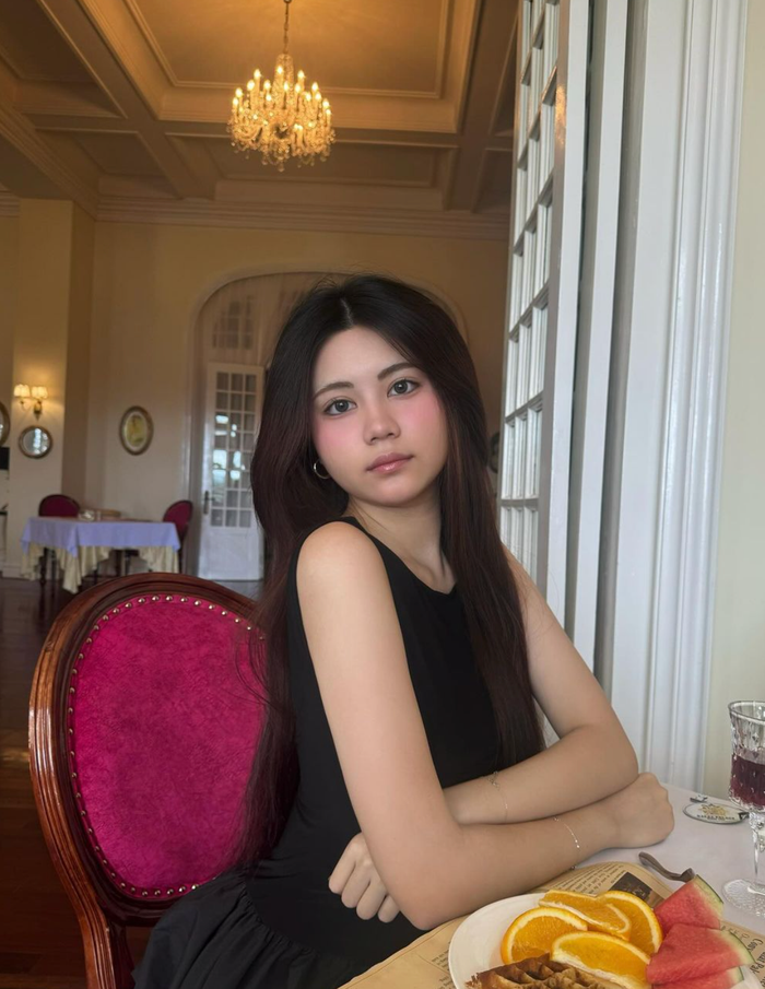 Không chỉ xinh đẹp, con gái Quyền Linh còn có thành tích học tập cùng khả năng ngoại ngữ tốt.