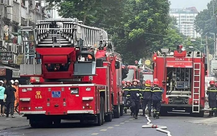 Giải cứu 15 người trong vụ cháy nhà ở quận 10 khiến cụ bà 77 tuổi không qua khỏi Ảnh 2
