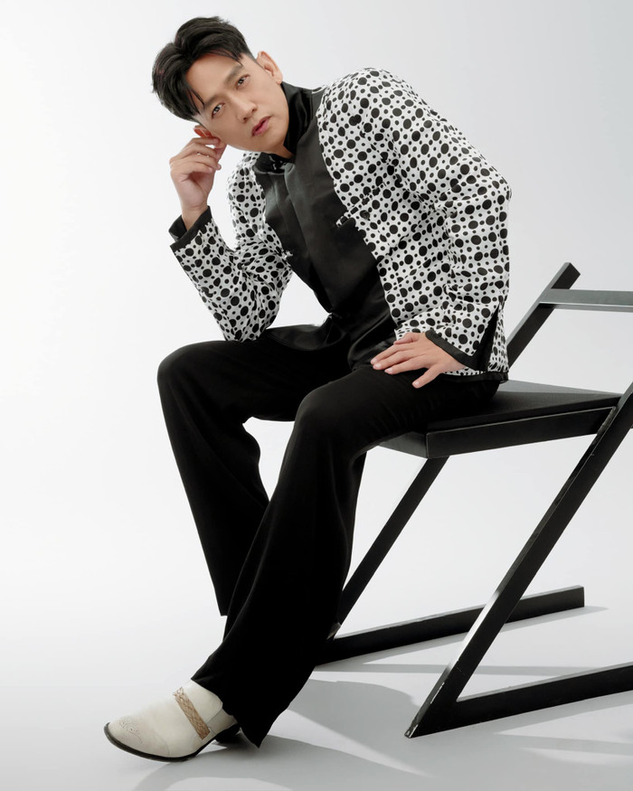 Duy Mạnh cho rằng việc ca sĩ mang 100-200 tỷ đến phát cho từng người ở vùng bão lũ là không hợp lý.