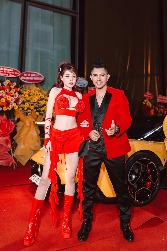 Lương Bằng Quang - Ngân 98 luôn đầu tư vào trang phục, chất lượng từng màn biểu diễn. Ảnh: FBNV