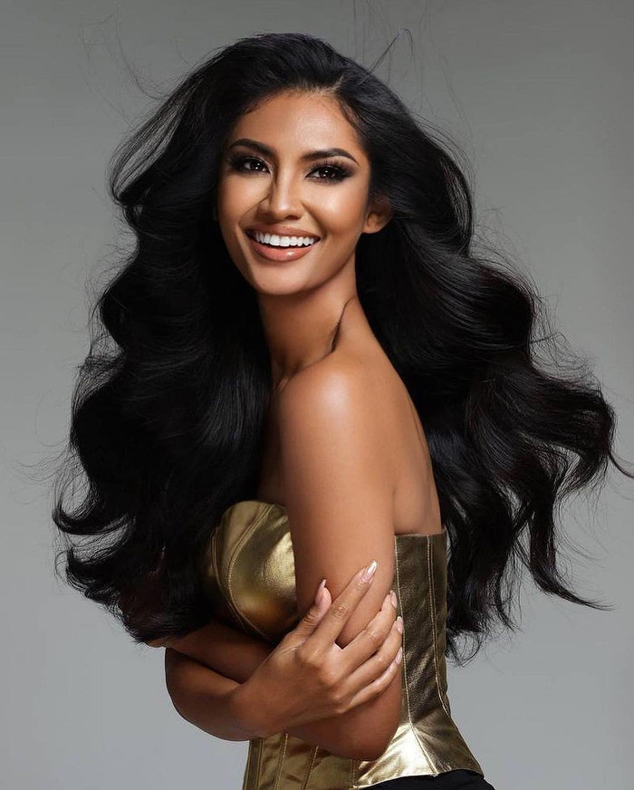 Davin Prasath là ngườ mẹ đầu tiên đại diện Campuchia chinh chiến tại Miss Universe. Cô năm nay 33 tuổi. 