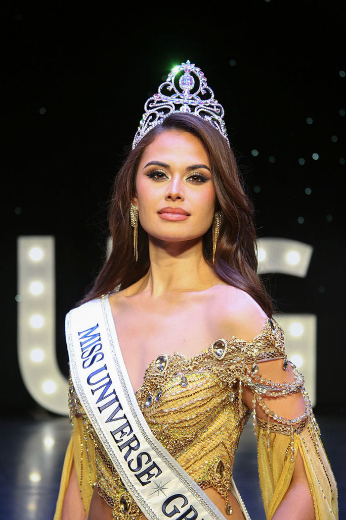 Christina Chalk - đại diện của Anh Quốc sinh năm 1993. 