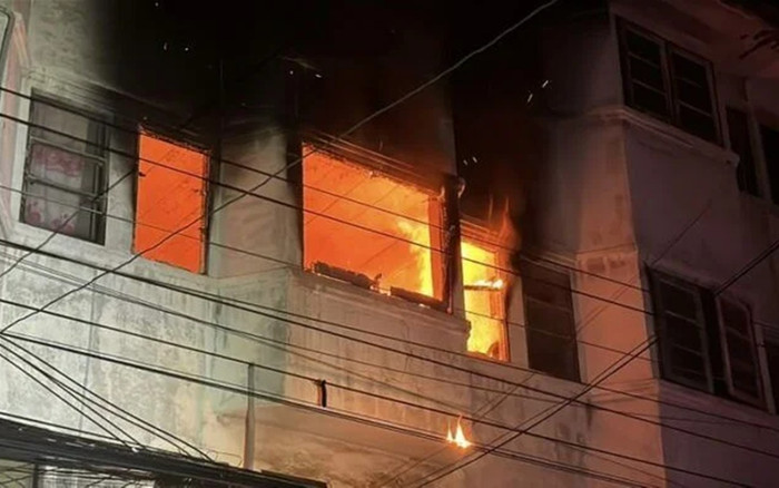 Sạc điện thoại qua đêm, chủ nhà nhận về hậu quả không lường Ảnh 2