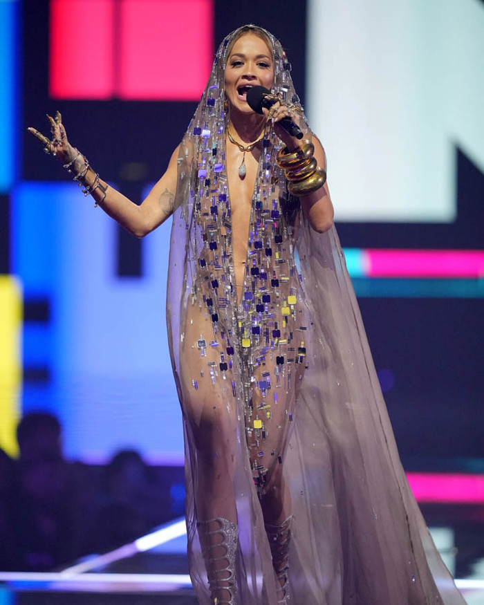 MTV EMA 2024: Taylor Swift vắng mặt, Lisa thắng lớn Ảnh 1