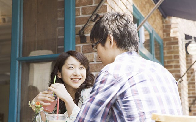 Gã đàn ông khoe là ông chủ lớn, có biệt thự, đồng hồ xịn... hẹn hò cùng lúc 30 cô gái trẻ Ảnh 2