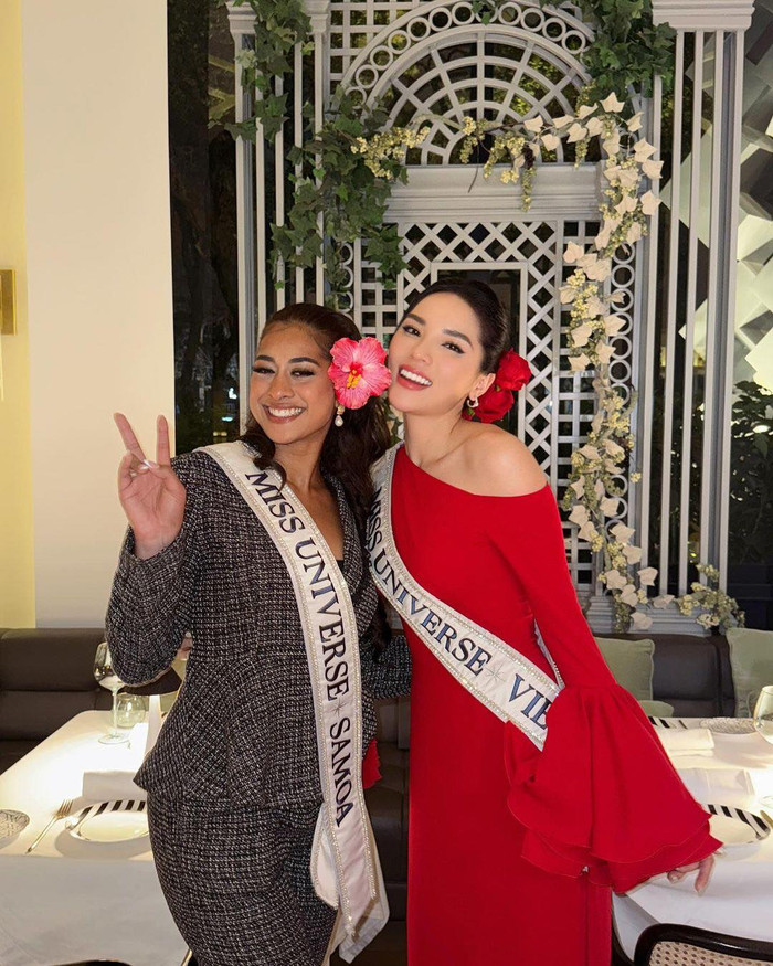 Thời trang của Hoa hậu Kỳ Duyên tại Miss Universe 2024 khởi đầu bằng mẫu áo dài truyền thống.