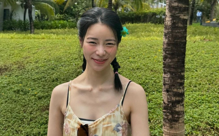 'Nữ hoàng cảnh nóng' từng tát Song Hye Kyo đến Việt Nam du lịch, nhan sắc đời thường gây ngỡ ngàng Ảnh 2