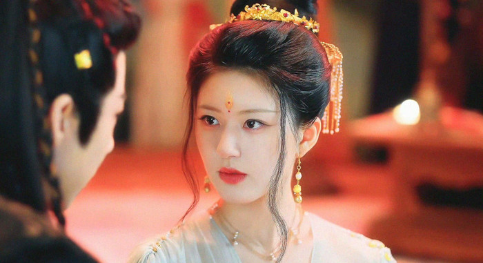Sức hút thực sự của Triệu Lộ Tư hiện đang bị nghi ngờ sau khi Rèm Ngọc Châu Sa thất bại. 