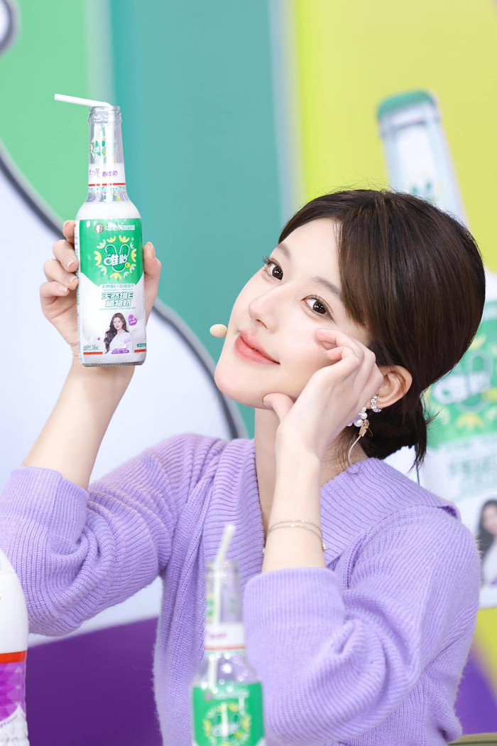 Triệu Lộ Tư cảm thấy khó hiểu về những lời khen chê ngoại hình của anti-fan. 