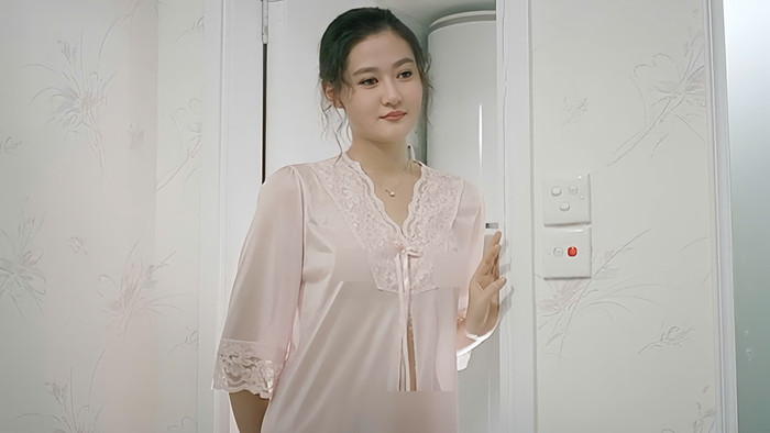 Vóc dáng ma mị, gương mặt gợi cảm giúp Trần Bảo Liên tham gia nhiều bộ phim gắn mác 18+.