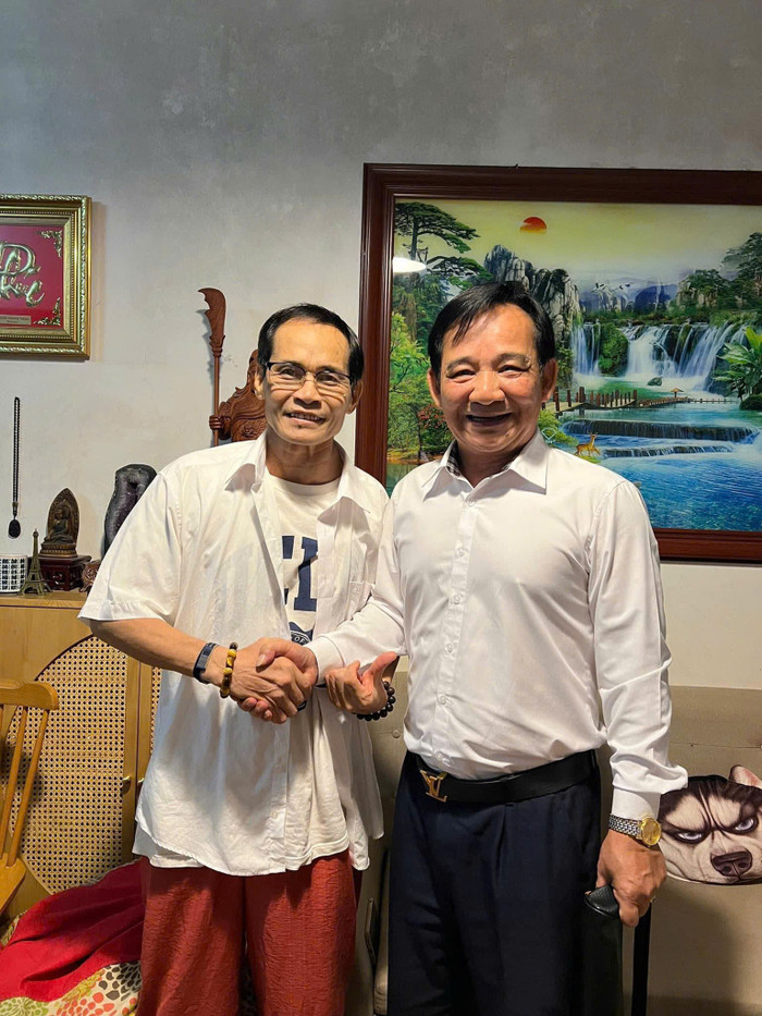 Trong thời gian NSƯT Ðại Mý bị bệnh, nhiều bạn bè, đồng nghiệp đã liên tục sang nhà hỏi thăm ông.